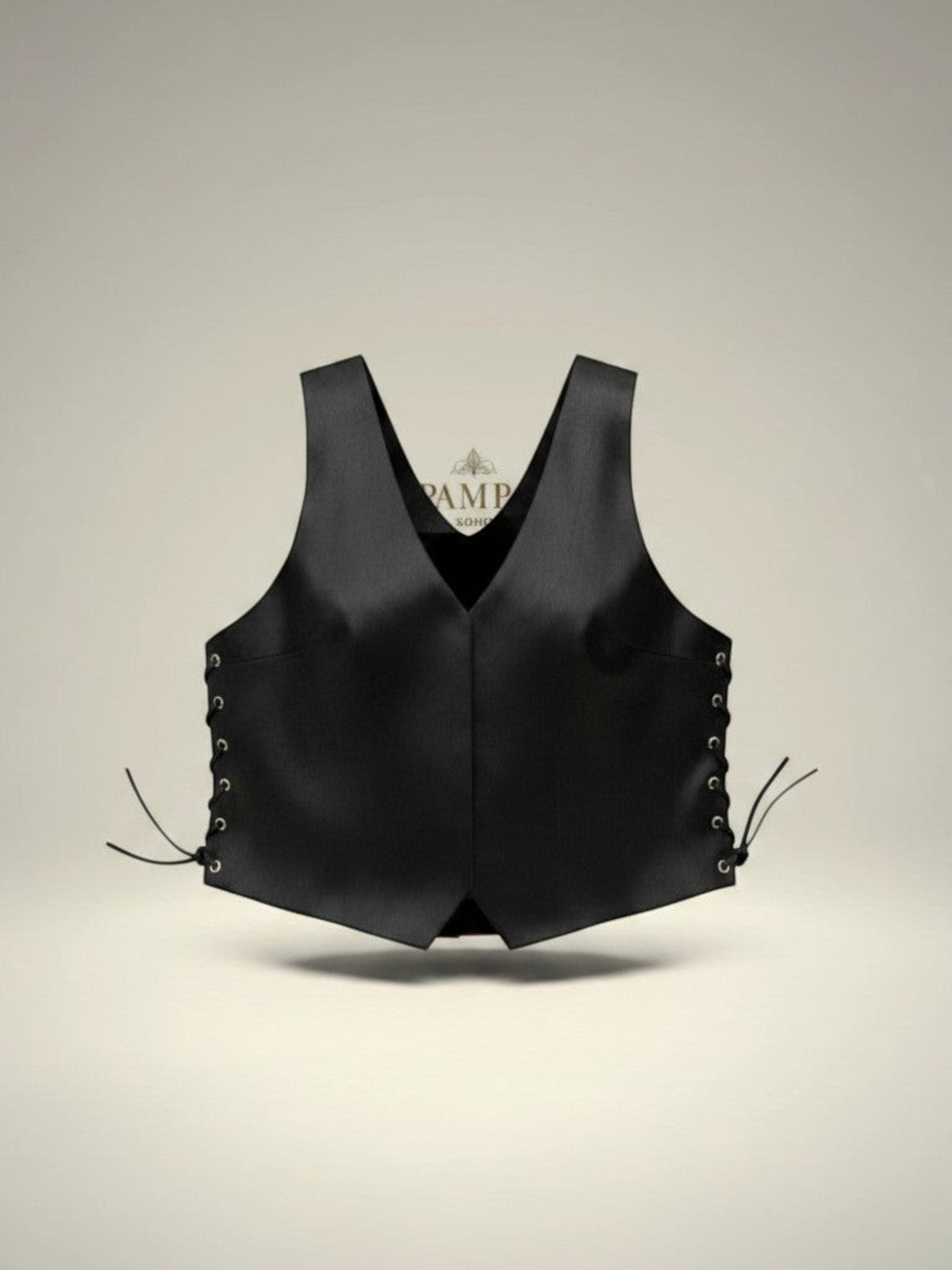 Top Elsie negro 100% piel de Pampa Boho, cruzado en la espalda con estoperoles y estrella.