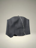 Top Pampa Boho de piel negro con cuello halter, remaches laterales y espalda abierta. Ajustable.